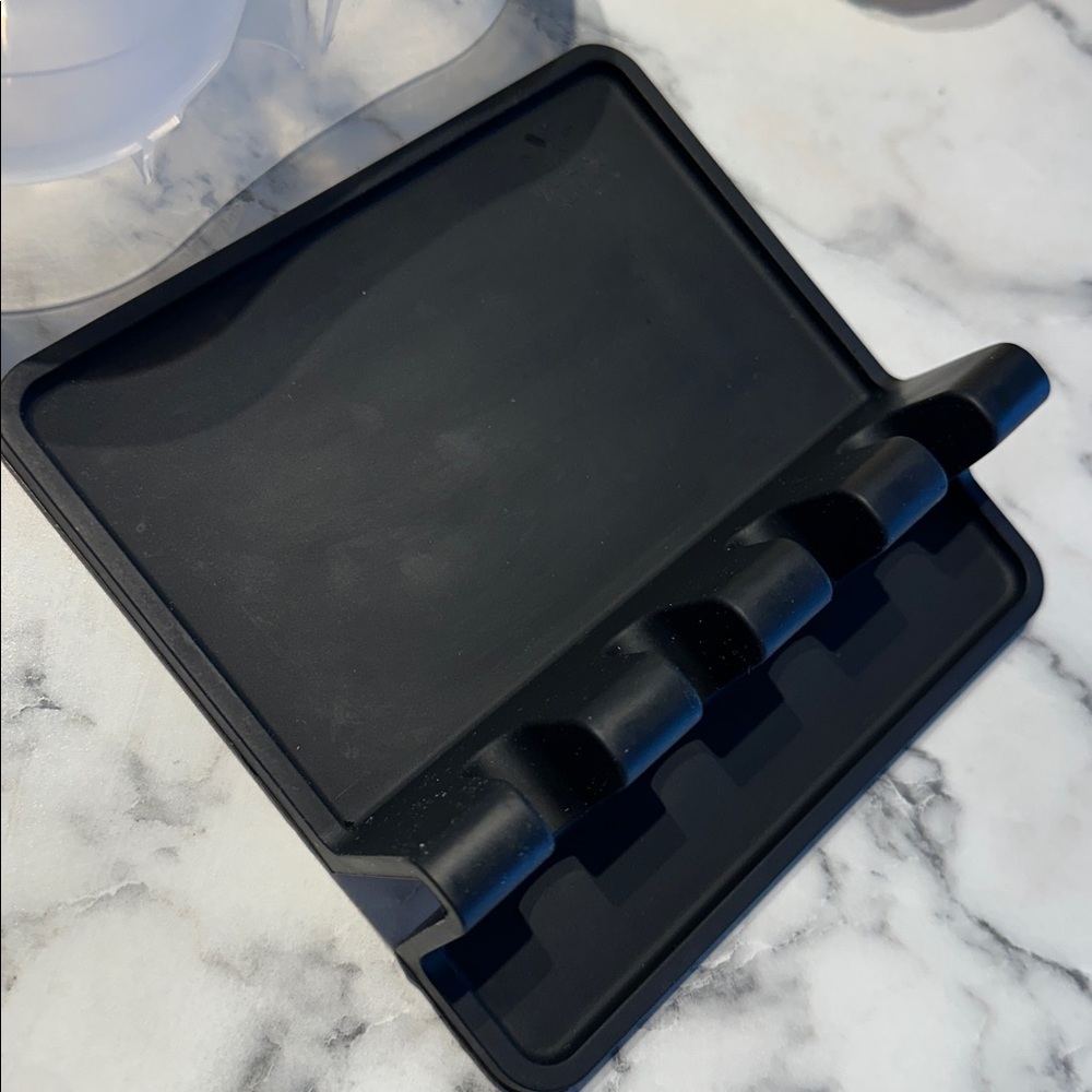 Zulay Kitchen Silicone Utensil Rest Black